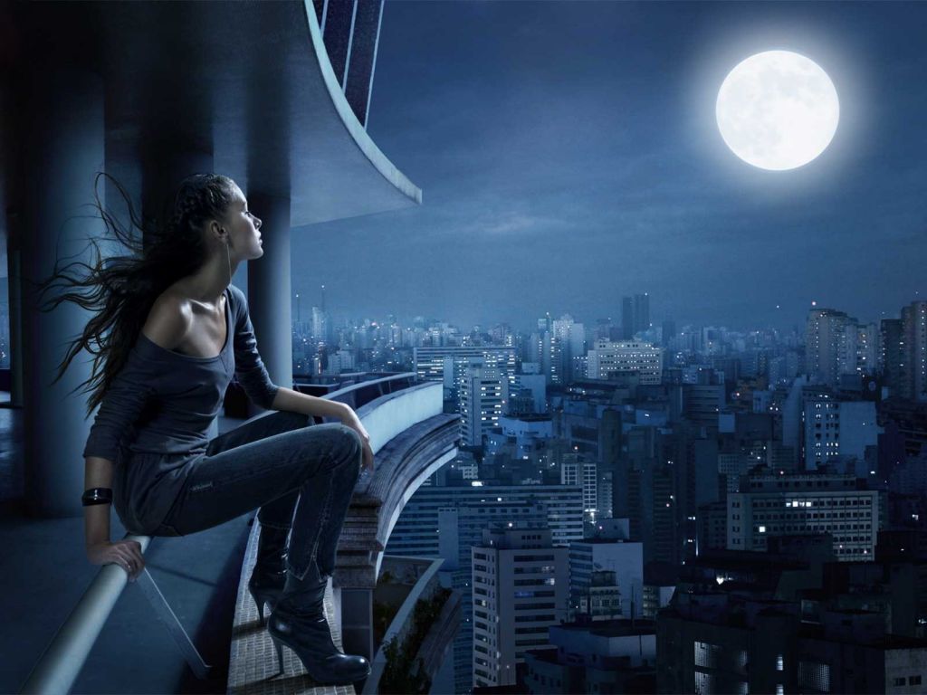 http://harini.me/wp-content/uploads/2010/03/moon-and-girl.jpg